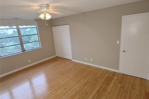 Condo in Lauderhill, Florida, 2 bedrooms  № 1890108 - photo 13