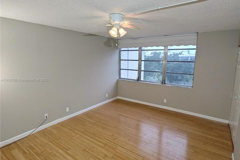 Condo in Lauderhill, Florida, 2 bedrooms  № 1890108 - photo 12