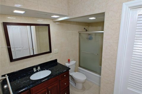 Condo in Lauderhill, Florida, 2 bedrooms  № 1890108 - photo 17