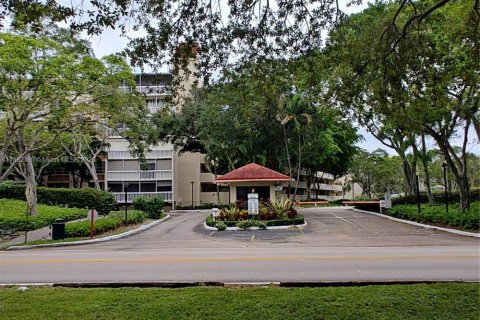 Condo in Lauderhill, Florida, 2 bedrooms  № 1890108 - photo 2