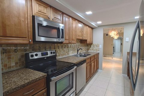 Condo in Lauderhill, Florida, 2 bedrooms  № 1890108 - photo 26
