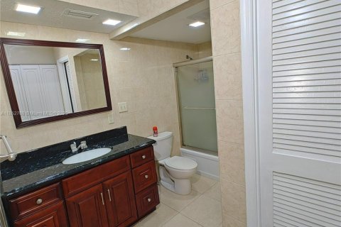Condo in Lauderhill, Florida, 2 bedrooms  № 1890108 - photo 16