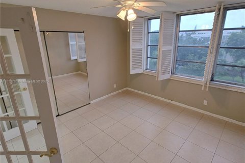 Condo in Lauderhill, Florida, 2 bedrooms  № 1890108 - photo 23