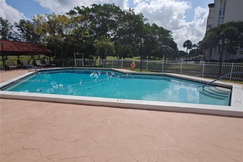 Condo in Lauderhill, Florida, 2 bedrooms  № 1890108 - photo 5