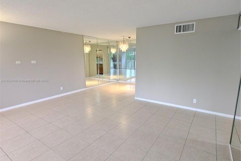 Condo in Lauderhill, Florida, 2 bedrooms  № 1890108 - photo 8