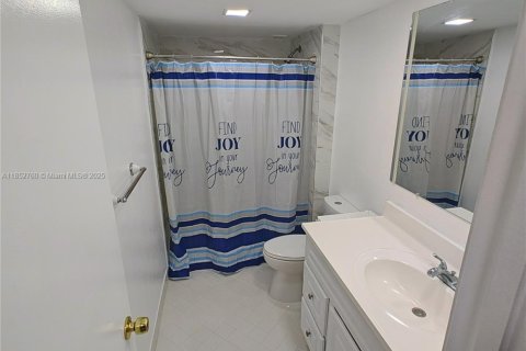 Condo in Lauderhill, Florida, 2 bedrooms  № 1890108 - photo 19