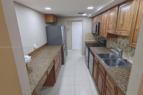 Condo in Lauderhill, Florida, 2 bedrooms  № 1890108 - photo 24