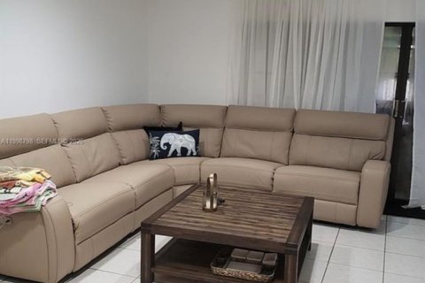 Adosado en venta en Hollywood, Florida, 4 dormitorios, 155.15 m2 № 2066933 - foto 3