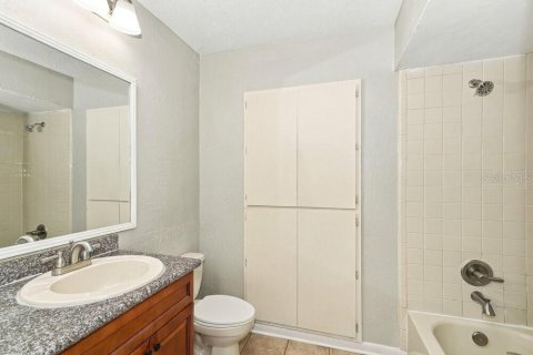 Villa ou maison à louer à Tampa, Floride: 3 chambres, 147.81 m2 № 2436703 - photo 12