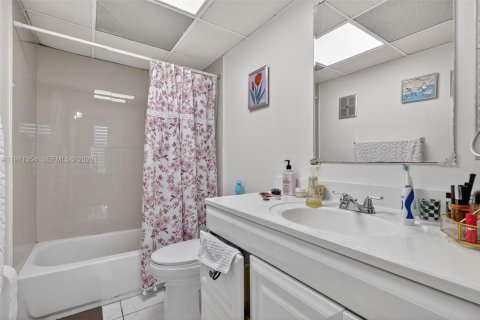 Condominio en venta en Miami, Florida, 2 dormitorios, 84.91 m2 № 2272461 - foto 29