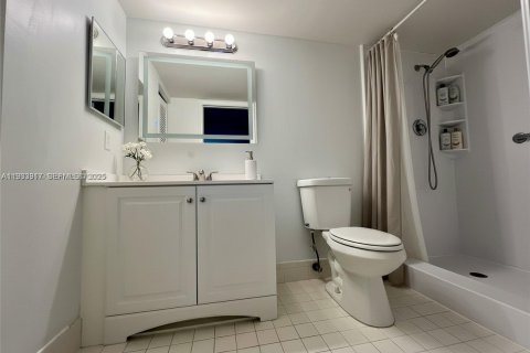 Condominio en alquiler en Pembroke Pines, Florida, 2 dormitorios, 96.99 m2 № 1992184 - foto 3