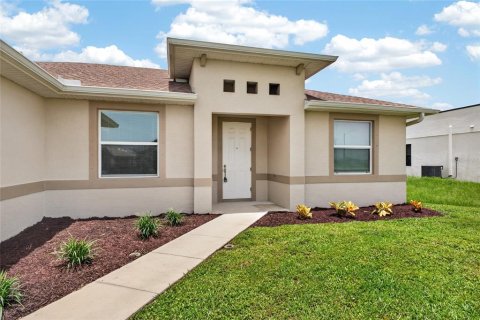 Villa ou maison à vendre à Cape Coral, Floride: 3 chambres, 147.99 m2 № 2203799 - photo 3