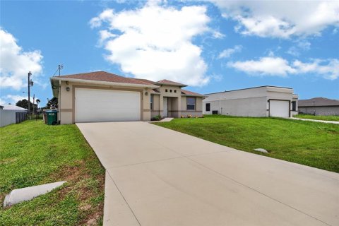 Villa ou maison à vendre à Cape Coral, Floride: 3 chambres, 147.99 m2 № 2203799 - photo 4