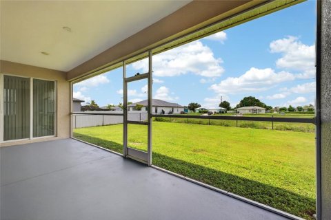 Villa ou maison à vendre à Cape Coral, Floride: 3 chambres, 147.99 m2 № 2203799 - photo 16