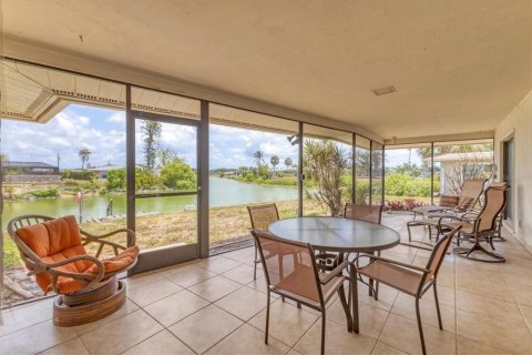 House in Venice, Florida 2 bedrooms, 175.21 sq.m. № 1681718 - photo 23