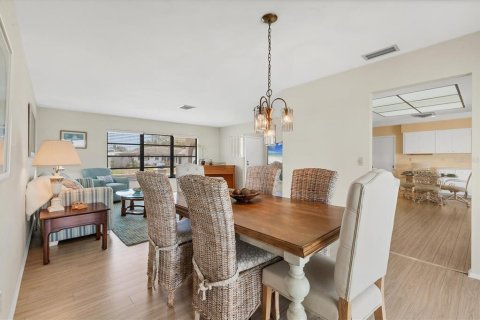 House in Venice, Florida 2 bedrooms, 175.21 sq.m. № 1681718 - photo 7