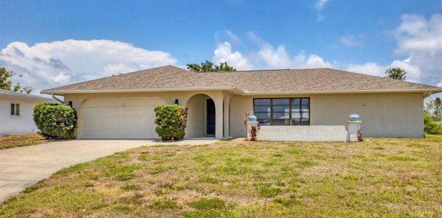 House in Venice, Florida 2 bedrooms, 175.21 sq.m. № 1681718