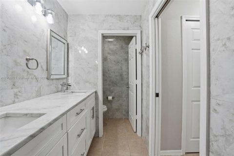 Casa en venta en Cape Coral, Florida, 3 dormitorios, 145.21 m2 № 1957202 - foto 15