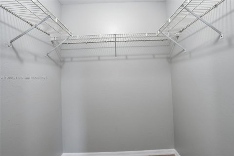 Casa en venta en Cape Coral, Florida, 3 dormitorios, 145.21 m2 № 1957202 - foto 20