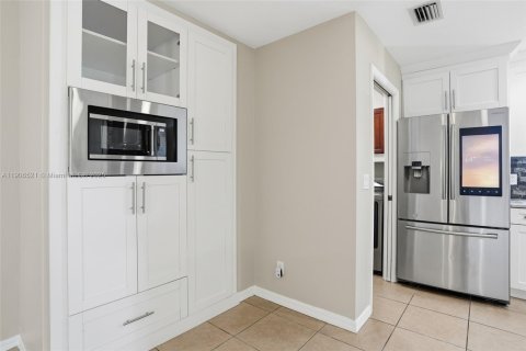 Casa en venta en Cape Coral, Florida, 3 dormitorios, 145.21 m2 № 1957202 - foto 7