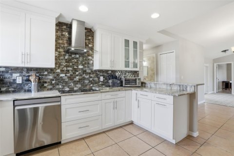 Casa en venta en Cape Coral, Florida, 3 dormitorios, 145.21 m2 № 1957202 - foto 3