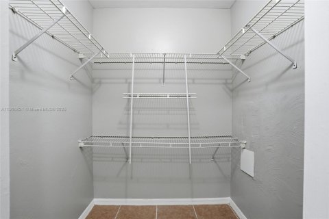 Casa en venta en Cape Coral, Florida, 3 dormitorios, 145.21 m2 № 1957202 - foto 19