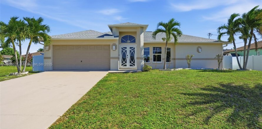 Casa en Cape Coral, Florida 3 dormitorios, 145.21 m2 № 1957202