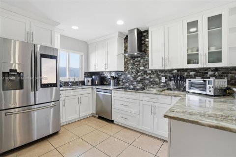 Casa en venta en Cape Coral, Florida, 3 dormitorios, 145.21 m2 № 1957202 - foto 2