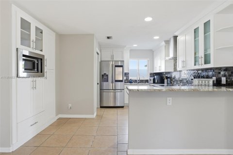 Casa en venta en Cape Coral, Florida, 3 dormitorios, 145.21 m2 № 1957202 - foto 8