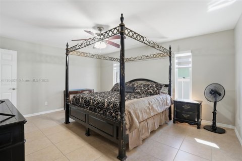 Casa en venta en Cape Coral, Florida, 3 dormitorios, 145.21 m2 № 1957202 - foto 17