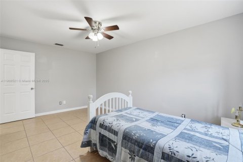 Casa en venta en Cape Coral, Florida, 3 dormitorios, 145.21 m2 № 1957202 - foto 23