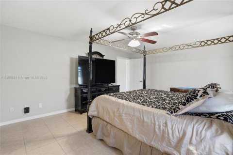 Casa en venta en Cape Coral, Florida, 3 dormitorios, 145.21 m2 № 1957202 - foto 18