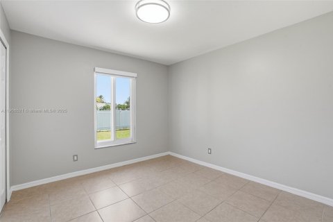 Casa en venta en Cape Coral, Florida, 3 dormitorios, 145.21 m2 № 1957202 - foto 27