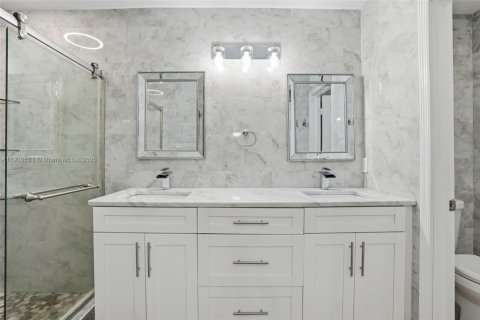 Casa en venta en Cape Coral, Florida, 3 dormitorios, 145.21 m2 № 1957202 - foto 13