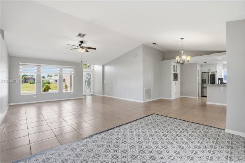 Casa en venta en Cape Coral, Florida, 3 dormitorios, 145.21 m2 № 1957202 - foto 9