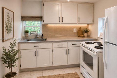 Commercial property in Miami, Florida 2 bedrooms, 209.96 sq.m. № 2268590 - photo 5