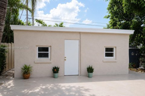 Commercial property in Miami, Florida 2 bedrooms, 209.96 sq.m. № 2268590 - photo 3