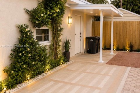 Commercial property in Miami, Florida 2 bedrooms, 209.96 sq.m. № 2268590
