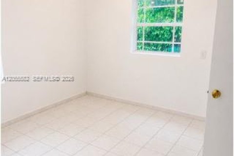 Commercial property in Miami, Florida 2 bedrooms, 209.96 sq.m. № 2268590 - photo 6