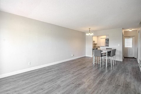 Copropriété à vendre à Pompano Beach, Floride: 2 chambres, 69.68 m2 № 2084141 - photo 13