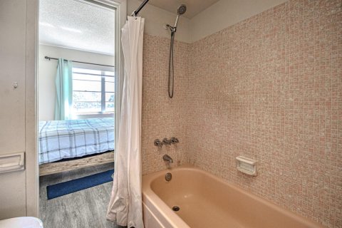 Copropriété à vendre à Pompano Beach, Floride: 2 chambres, 69.68 m2 № 2084141 - photo 24