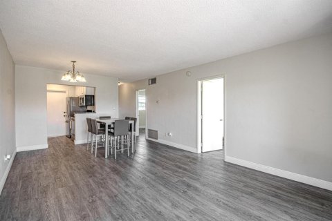 Copropriété à vendre à Pompano Beach, Floride: 2 chambres, 69.68 m2 № 2084141 - photo 14