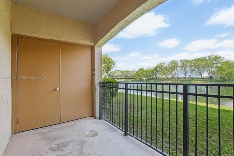 Condominio en venta en Pembroke Pines, Florida, 1 dormitorio, 64.1 m2 № 1765050 - foto 5