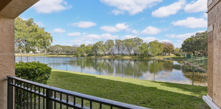 Condominio en Pembroke Pines, Florida, 1 dormitorio  № 1765050