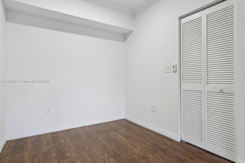 Condominio en venta en Pembroke Pines, Florida, 1 dormitorio, 64.1 m2 № 1765050 - foto 17