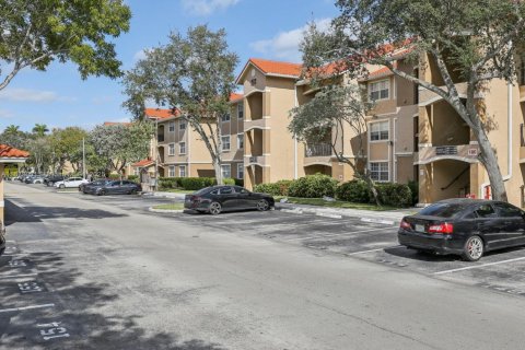 Condominio en venta en Pembroke Pines, Florida, 1 dormitorio, 64.1 m2 № 1765050 - foto 24