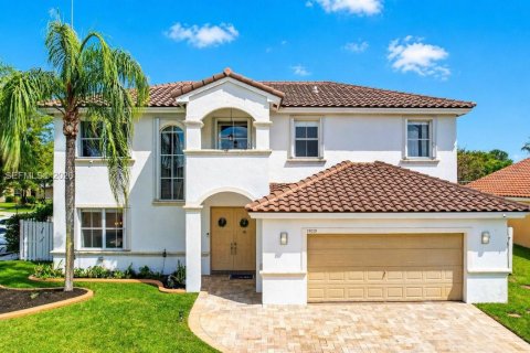 Casa en Pembroke Pines, Florida 5 dormitorios, 248.79 m2 № 2073276
