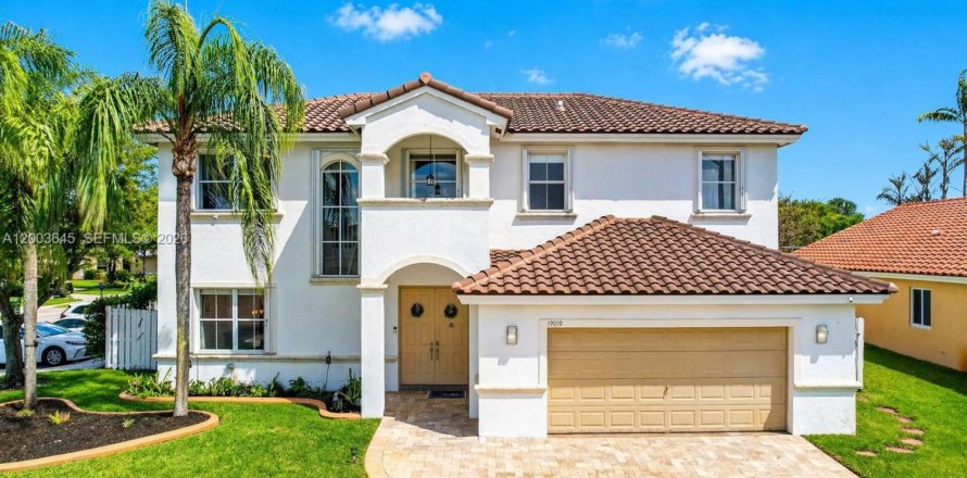 Casa en Pembroke Pines, Florida 5 dormitorios, 248.79 m2 № 2073276