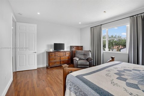Casa en venta en Pembroke Pines, Florida, 5 dormitorios, 248.79 m2 № 2073276 - foto 18