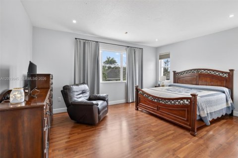 Casa en venta en Pembroke Pines, Florida, 5 dormitorios, 248.79 m2 № 2073276 - foto 15